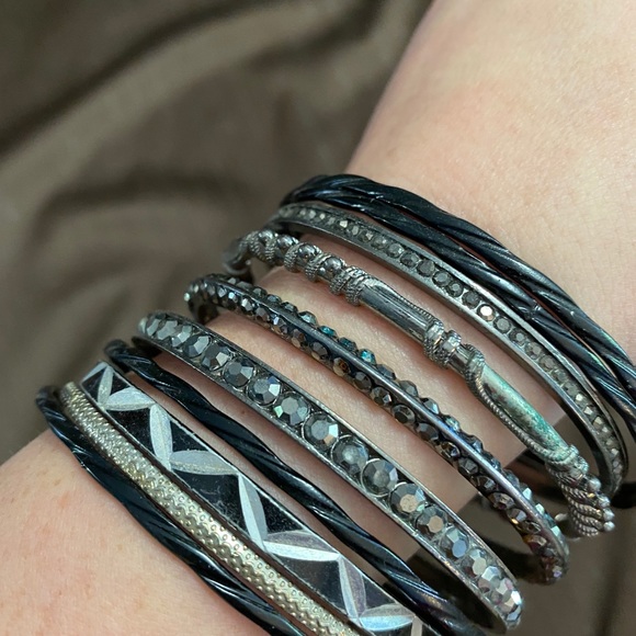 Black and silver bangle bracelets🎄 - Picture 2 of 5